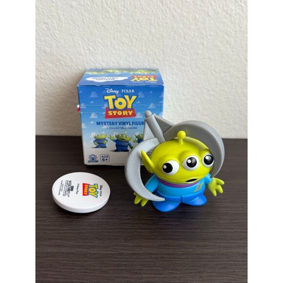 Disney Pixar Toy Story Alien Mystery Vinyl Figure - Claw Machine - Picture 5 of 5